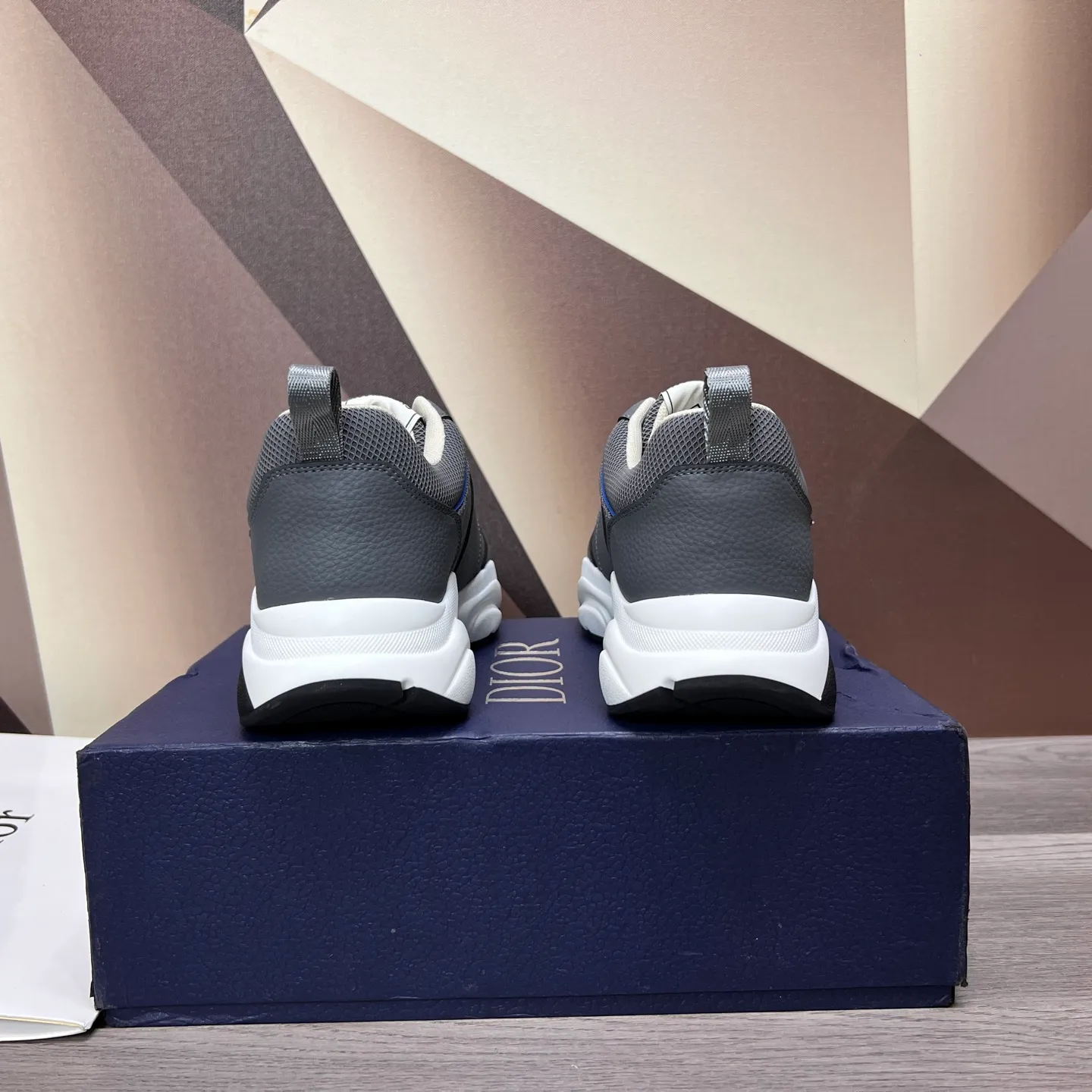 Factory price: 438💰Original Dior quality.~ Unique modern style sneakers. 🏃A must-have casual shoe for trendy men😍😍 Imported cowhide fabric, sheepskin foot pads (refuse to discolor and grind feet) soles: Original soles specially provided by the original factory, French lazy style design ⚠️Fit to the feet, original quality, super comfortable original soles. It’s like shooting the real thing🎬The real thing is better, high-quality sneakers, men’s shoe size: 38-44, (45 can be customized)